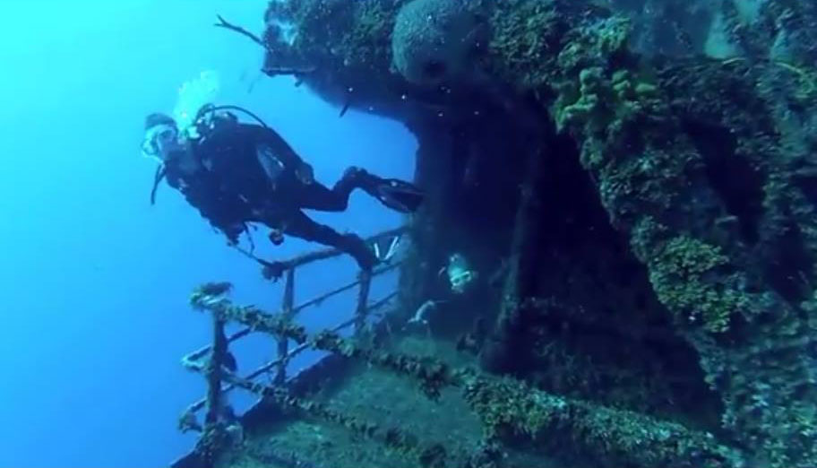 Me wreck diving
